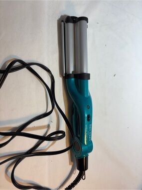 Bed head  Teal and Silver Triple Barrel Hair Waver tested and works